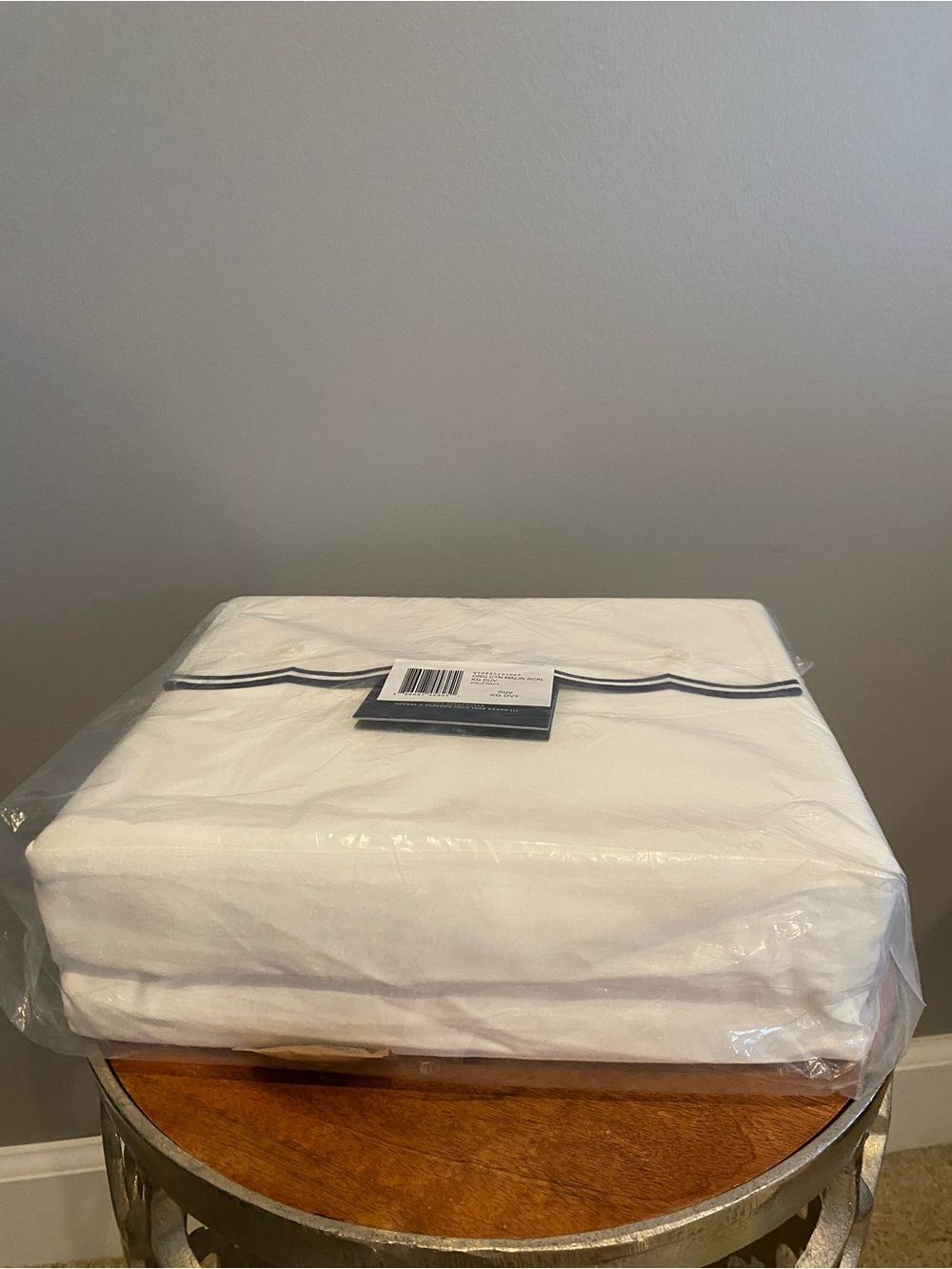 Ralph Lauren Organic Cotton White Duvet Cover with Navy Scalloped Trim - Picture 4 of 4